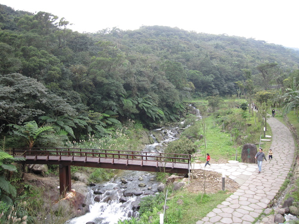 一條不知道什麼的便橋，不過我們沒有走過去