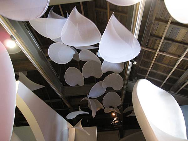 名人館（裡面展出鄧麗君的文物）的天花板