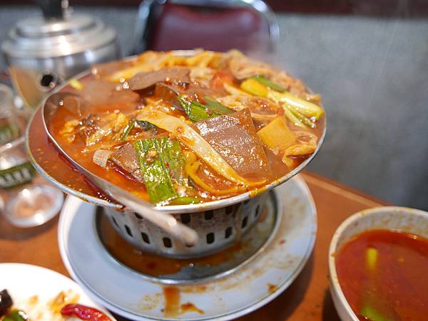 【基隆廟口美食】小峨嵋川菜館 CP值超高好吃又便宜|基隆廟口美食|川菜館