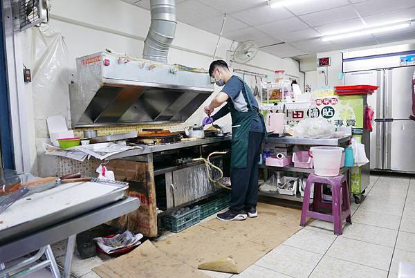 【台南小吃】幸福鍋貼外皮金黃酥脆 便宜又大碗|台南小吃|幸福鍋貼