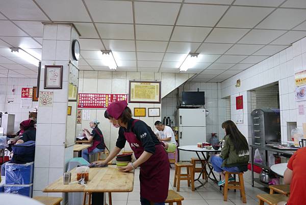 【彰化美食排骨飯】黑肉麵排骨飯 入口即化排骨平凡人間美味|彰化美食|彰化小吃