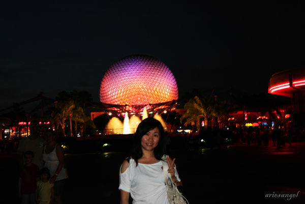 夜晚的Epcot 