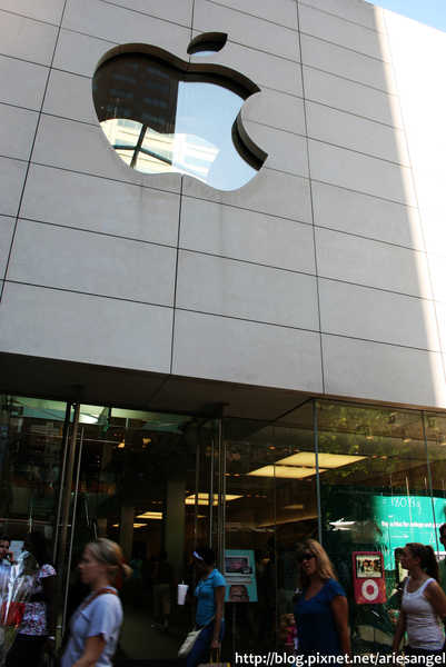 apple store entrance.jpg