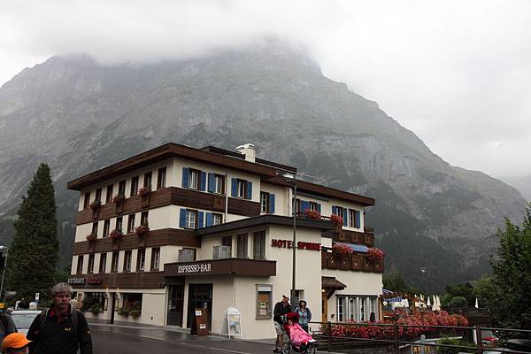 回到街上在這細雨濛濛中散步別有一翻樂趣