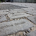 石磚的名字代表著為熊公園的奉獻者。