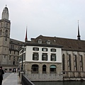 大教堂(Grossmünster)。現在為您播放的是：雙塔奇謀！