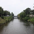 即使屬於工業城鎮，他的河流還是依舊清澈。