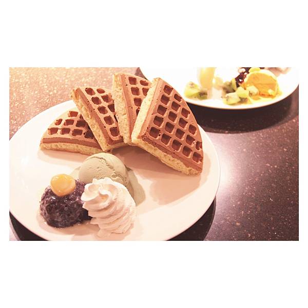 Green Tea & Red bean waffle