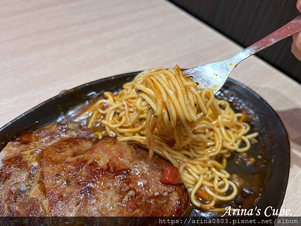 【Arina 美食】小時厚牛排 桃園中山店 ~ 平價牛排館分