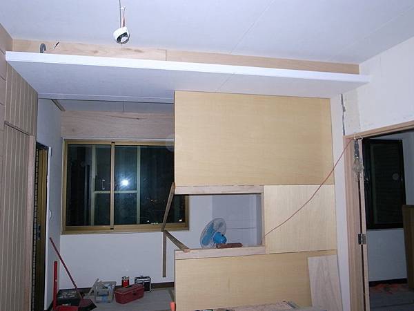 廚房的隔間出來了~