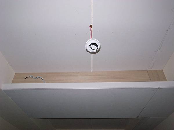 房間也有隔開的感覺~~可以放間接照明