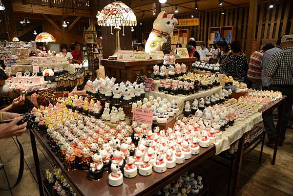 好多貓貓造型的音樂鐘ㄛ~