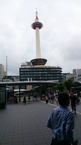 來到車站還是忍不住拍張京都塔~