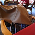 店家還會拿布蓋著不讓包包染上油煙味~~