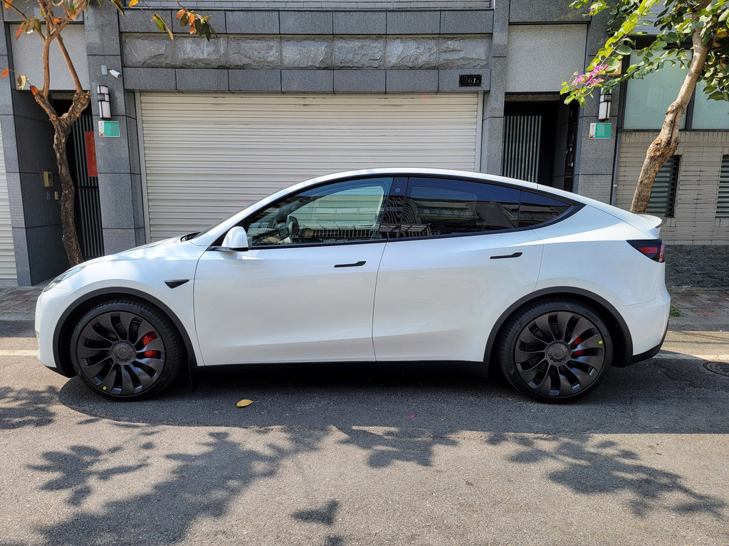 奧圖菲車體包膜工藝,台南汽車包膜推薦,透明犀牛皮貼膜,tesla特斯拉包膜20.jpg