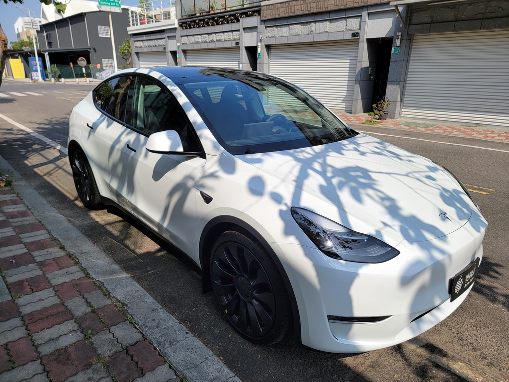 奧圖菲車體包膜工藝,台南汽車包膜推薦,透明犀牛皮貼膜,tesla特斯拉包膜22.jpg