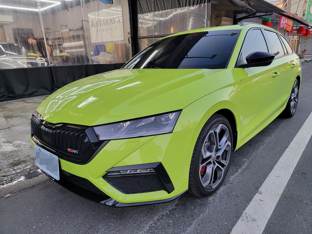 台南汽車包膜推薦【弗爾仕車體包膜】曼巴綠SKODA包膜分享│