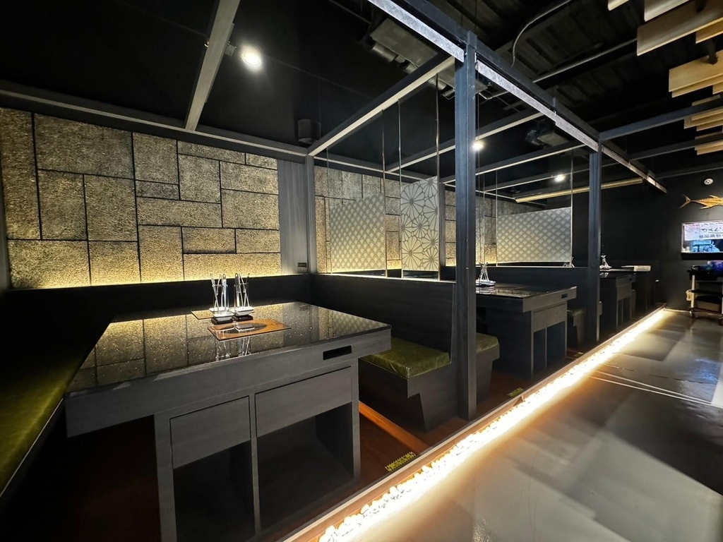 【高雄火鍋推薦】人氣海陸盛宴初體驗ㄎㄨㄥˋ湯極品鍋物·燒烤 【高雄火鍋推薦】人氣海陸盛宴初體驗ㄎㄨㄥˋ湯極品鍋物·燒烤