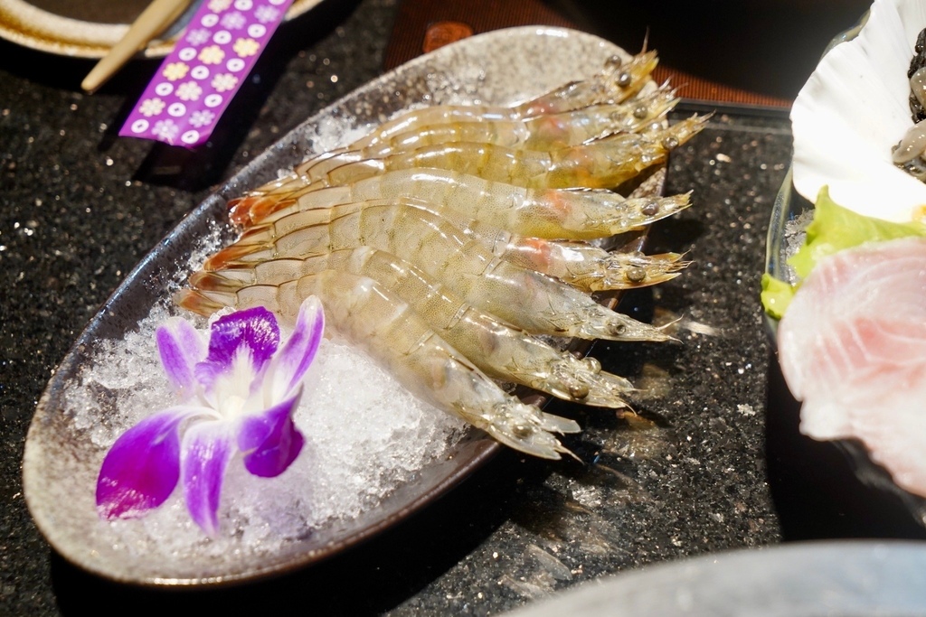 【高雄火鍋推薦】人氣海陸盛宴初體驗ㄎㄨㄥˋ湯極品鍋物·燒烤 【高雄火鍋推薦】人氣海陸盛宴初體驗ㄎㄨㄥˋ湯極品鍋物·燒烤