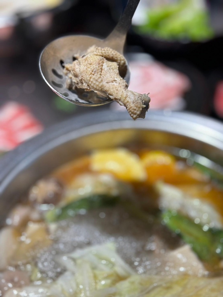 【高雄火鍋推薦】人氣海陸盛宴初體驗ㄎㄨㄥˋ湯極品鍋物·燒烤 【高雄火鍋推薦】人氣海陸盛宴初體驗ㄎㄨㄥˋ湯極品鍋物·燒烤