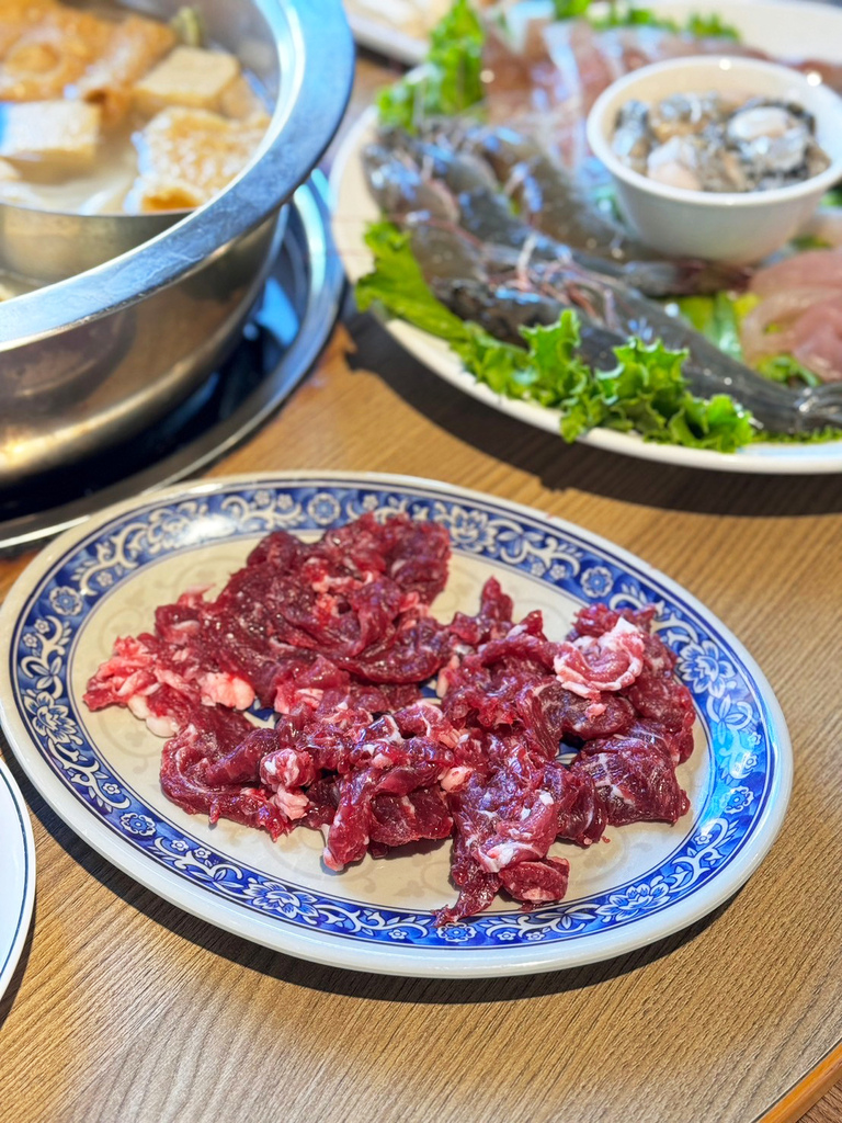 高雄火鍋推薦【牛老大涮牛肉】溫體牛肉爐│朋友來台指定必吃│米