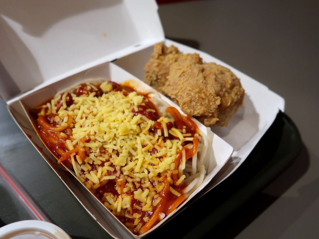 24-長灘島快樂蜂 小蜜蜂速食店 Jollibee.JPG