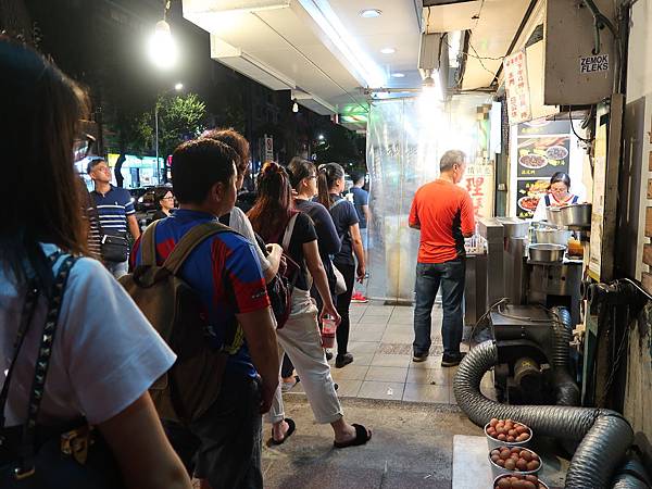 10-吳酸酸第一次接睫毛 台北美睫 寧夏夜市美食 雙連捷運站.JPG