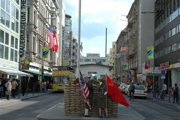 Berlin柏林-checkpoint charlie (4).JPG