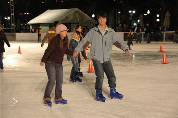 Bryant Park-ice skating (40).JPG