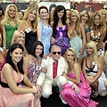 Hugh-Hefner-Playboy-Mansion.jpg