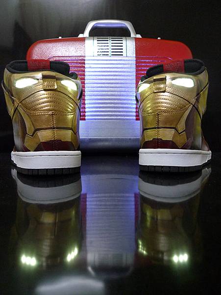 iron-man-2-nike-dunk-light-up-2.jpg