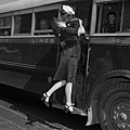 Vintage Photos of Soldiers Kissing Their Loved Ones (4).jpeg