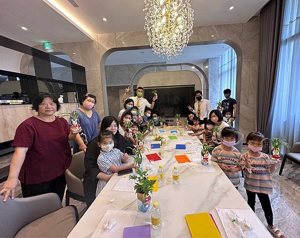 355074889_169926076055204_955766375060814143_n