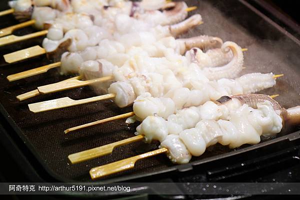 京都-錦市場-美食-烤章魚.jpg