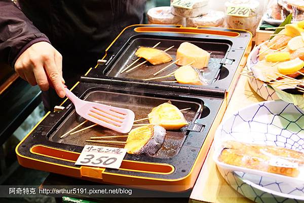京都-錦市場-美食-烤魚.jpg