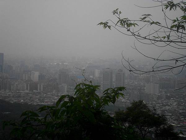 霧濛濛的台北