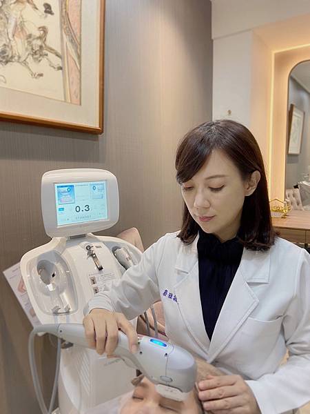 院長音波施打形象照_200724_4.jpg 院長音波施打形象照_200724_4.jpg