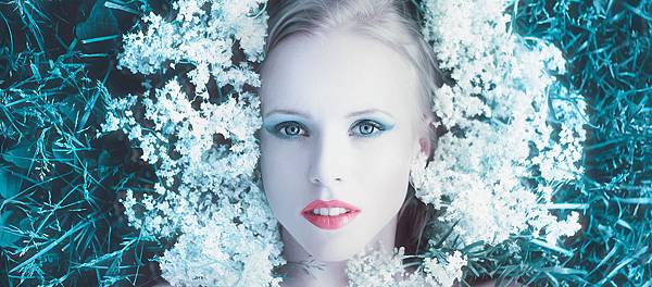 girl-with-flowers-1374221_19202.jpg girl-with-flowers-1374221_19202.jpg