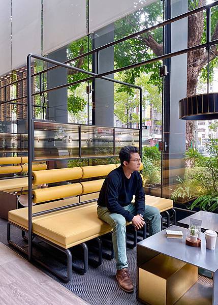 2-2、IMG_0007 台北時代寓所 善導寺站 電影 大廳 挑高 綠化 落地窗
