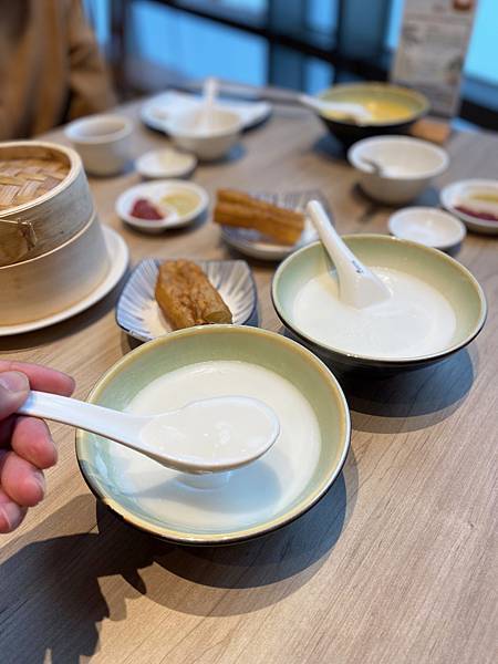 華漾 港點 環球新北中和 杏仁茶