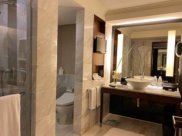 4 IMG_2352 晶華酒店 大班廊 五星級飯店 行政樓層 高樓景觀 豪華客房 大理石 浴室