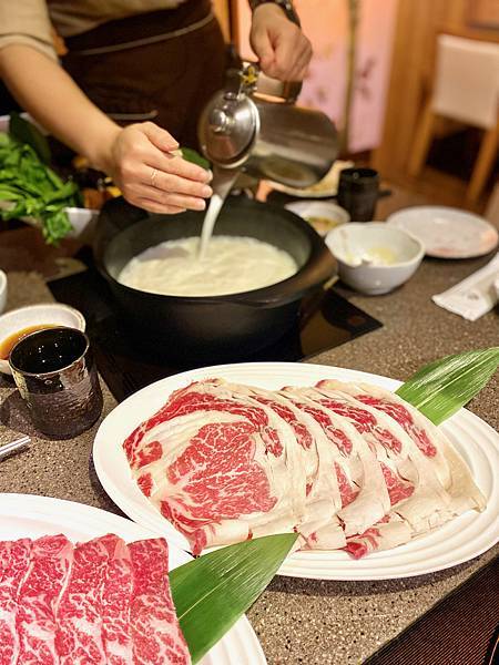 北投溫泉 台北住宿 大地酒店 月兒彎彎 涮涮鍋 美國沙朗 養生牛奶鍋