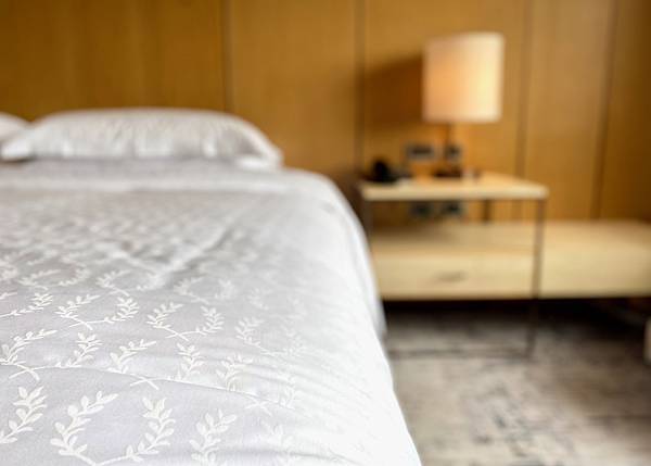 1-2、IMG_5973 台北住宿 台北喜來登 採光 加大雙人床 緹花被套