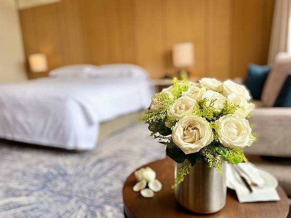 1-3、IMG_5969 台北住宿 台北喜來登 加大雙人床 採光 鮮花