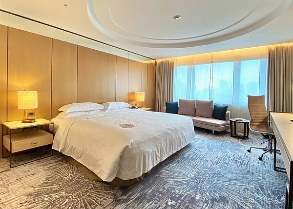 1、IMG_5932 台北住宿 台北喜來登 採光 三人沙發