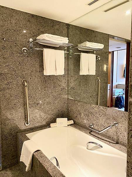 2-2、、IMG_5953 台北住宿 台北喜來登 浴室 大理石 浴缸