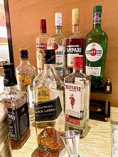 IMG_6165 台北住宿 台北喜來登 行政貴賓廳 happyhour 威士忌 伏特加 約翰走路 黑牌