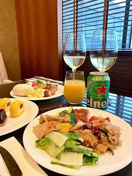 3-1、IMG_6169 台北住宿 台北喜來登 行政貴賓廳 happyhour 海尼根 橘子汁