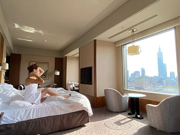 入住景觀客房看101、在泳池畔快樂野餐、吃義大利浪漫料理,情 台北旅遊 台北住宿 台北101 台北香格里拉 網美 情人節