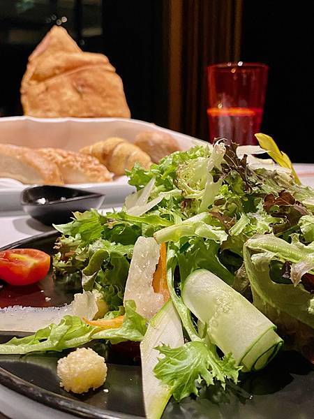 入住景觀客房看101、在泳池畔快樂野餐、吃義大利浪漫料理,情 台北旅遊 台北住宿 台北美食 台北香格里拉 馬可波羅 情人節